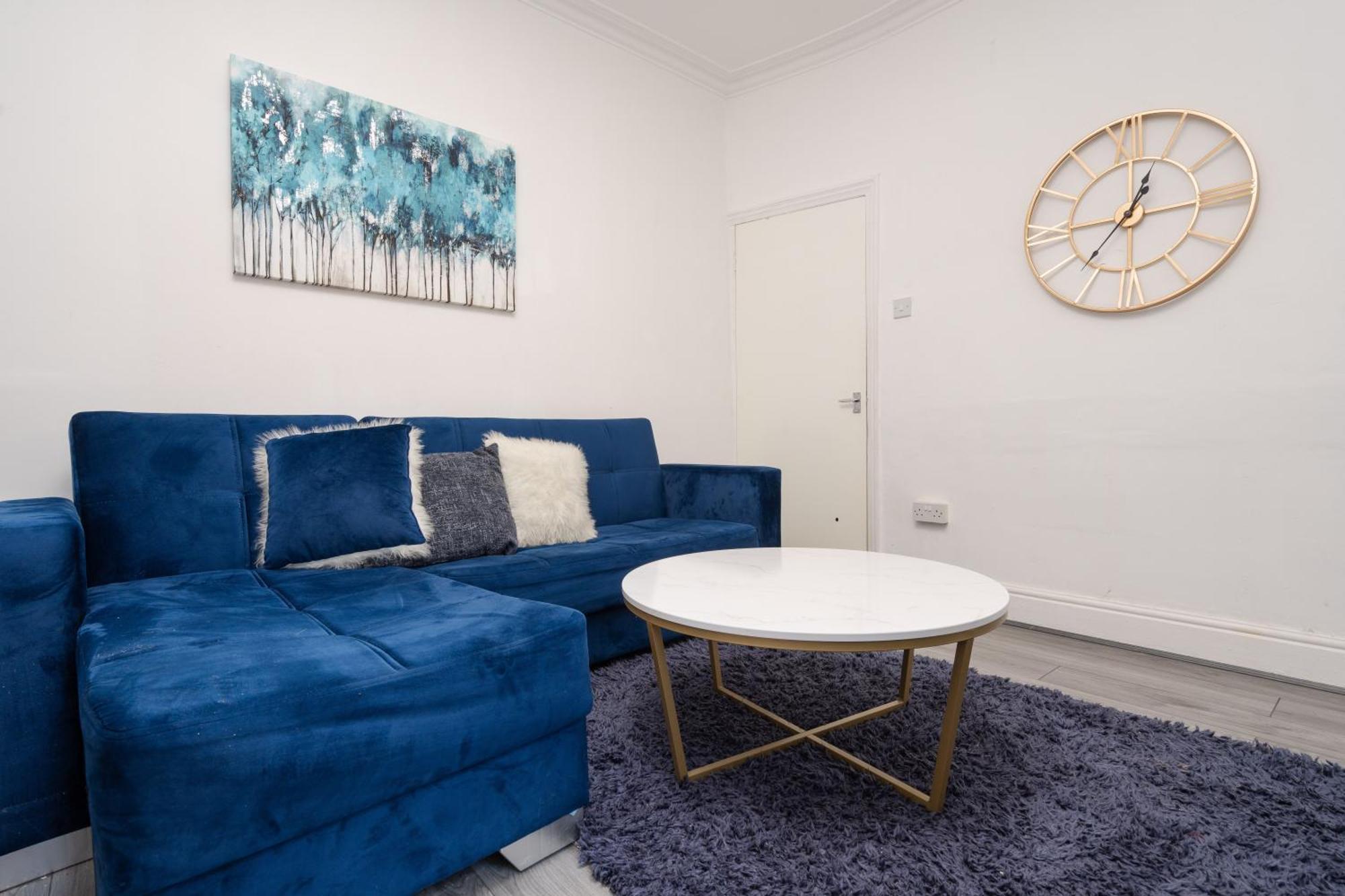 Apartment Huge 4 Bedroom Ensuite-liverpool-parking Liverpool