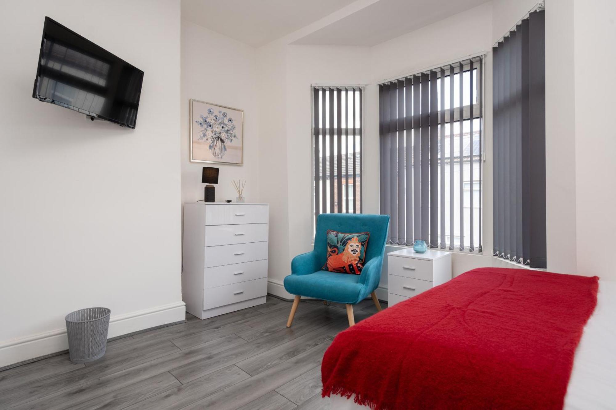 Huge 4 Bedroom Ensuite-liverpool-parking Apartment