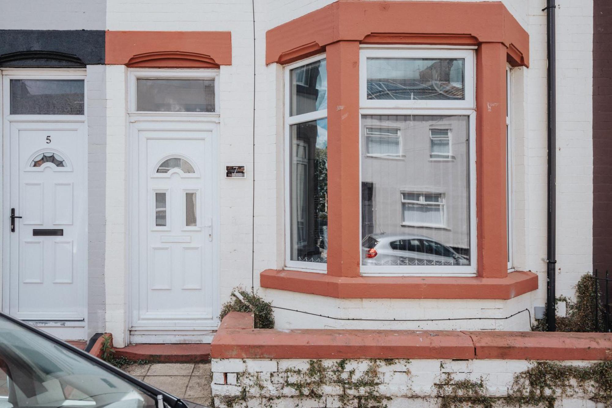 Apartment Huge 4 Bedroom Ensuite-liverpool-parking
