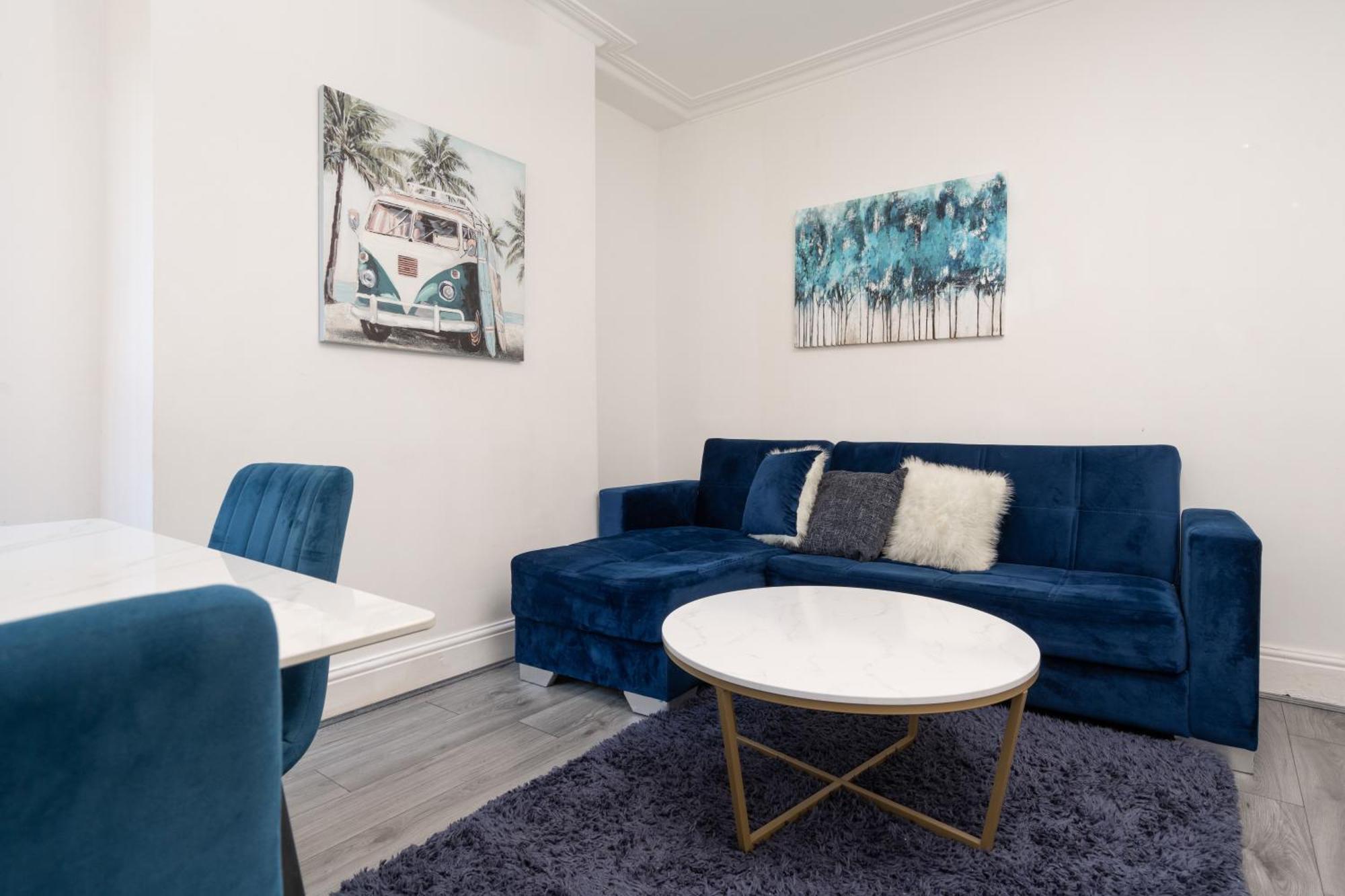 Huge 4 Bedroom Ensuite-liverpool-parking Liverpool